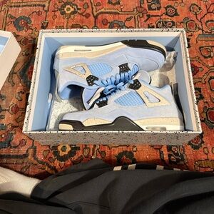 Jordan 4 “unc” size 9.5